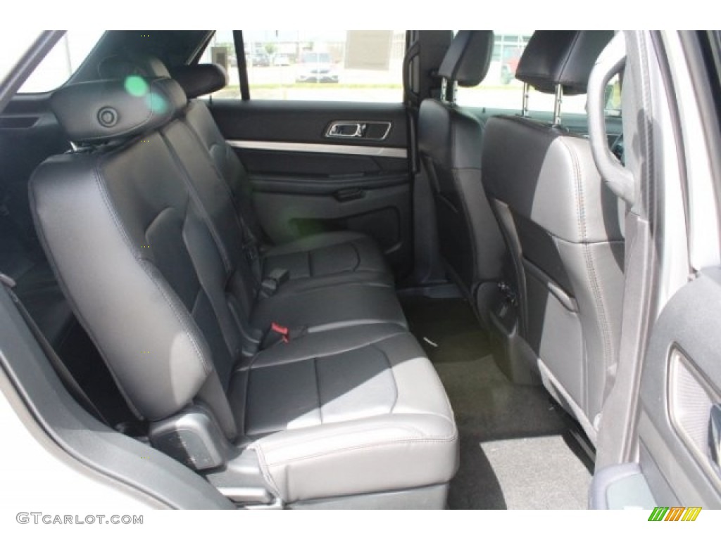 2018 Explorer XLT - Ingot Silver / Ebony Black photo #33