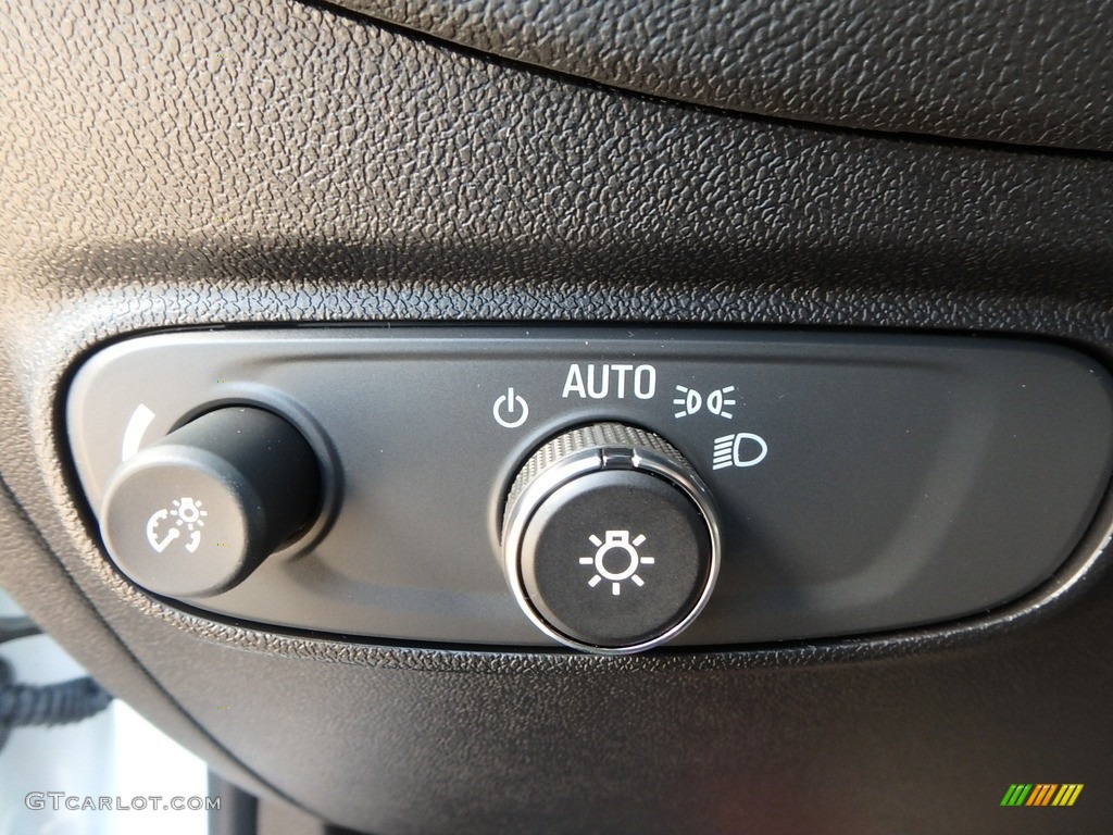 2019 Equinox LS - Summit White / Medium Ash Gray photo #17