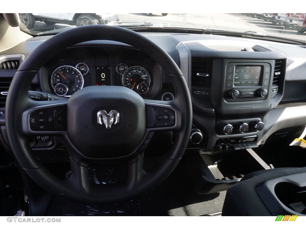 2019 1500 Tradesman Crew Cab 4x4 - Diamond Black Crystal Pearl / Black photo #7
