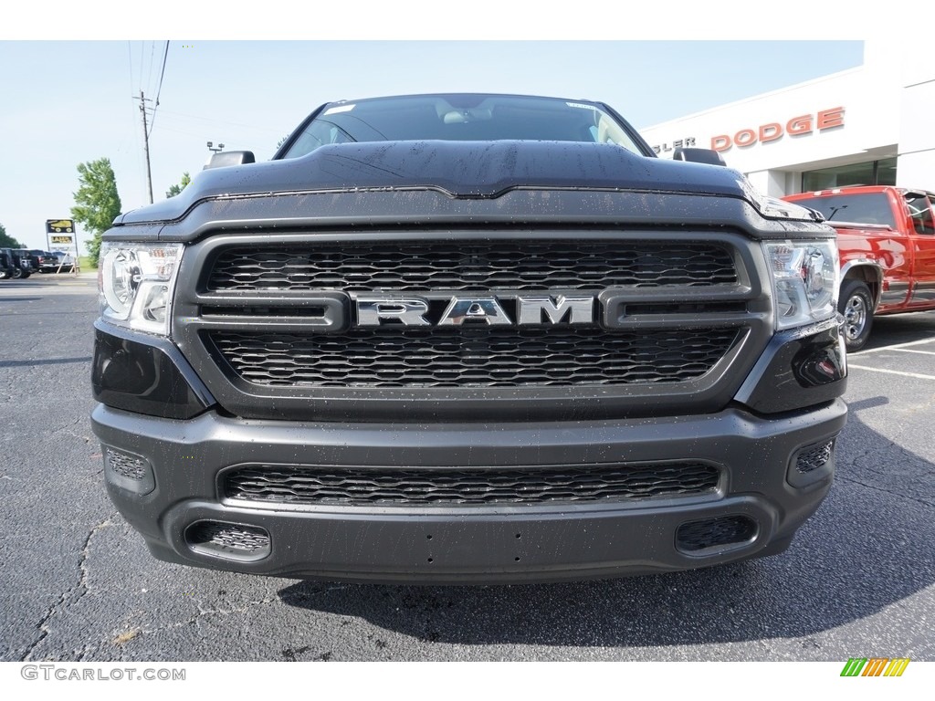 2019 1500 Tradesman Crew Cab 4x4 - Diamond Black Crystal Pearl / Black photo #2