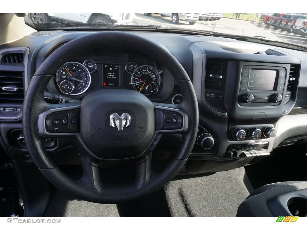 2019 1500 Tradesman Crew Cab 4x4 - Diamond Black Crystal Pearl / Black photo #7