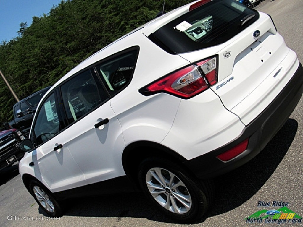 2018 Escape S - Oxford White / Charcoal Black photo #32