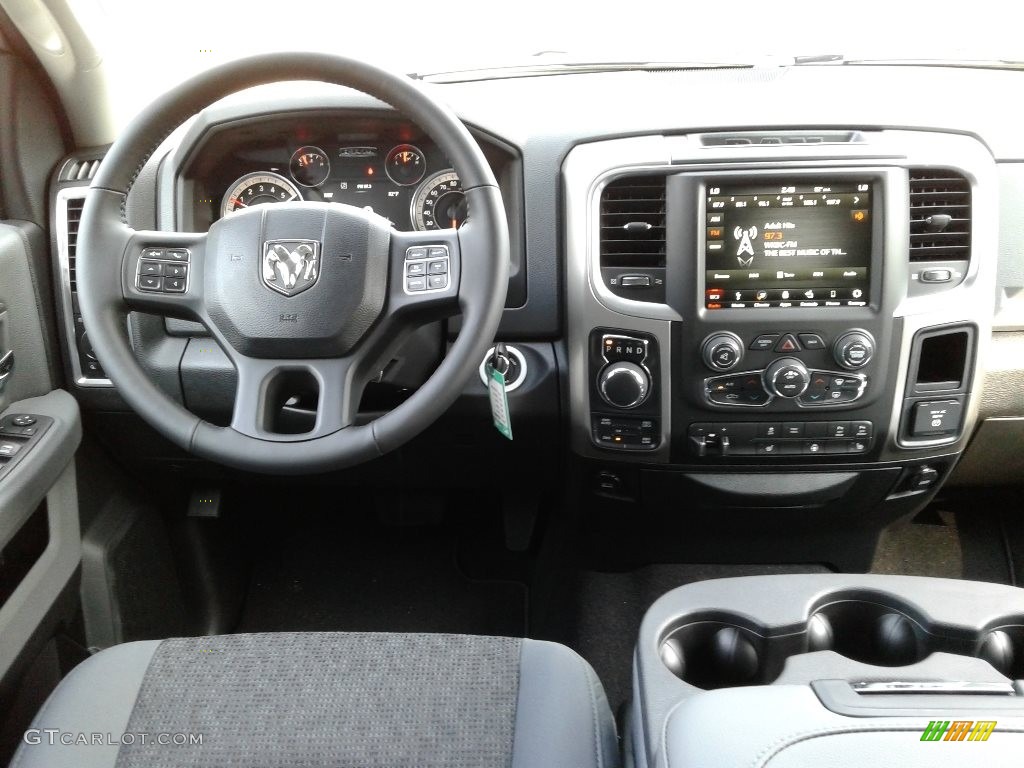 2018 1500 Big Horn Crew Cab 4x4 - Bright White / Black/Diesel Gray photo #31
