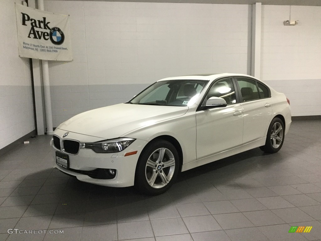 2015 3 Series 328i xDrive Sedan - Alpine White / Venetian Beige photo #1