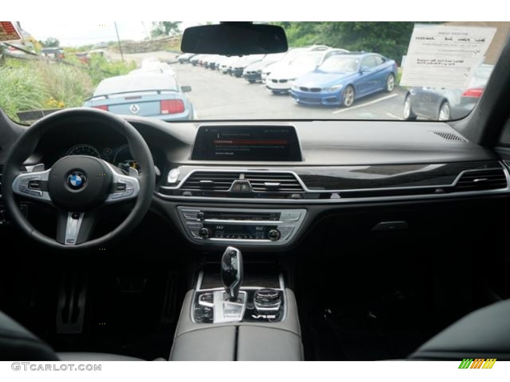 2018 7 Series M760i xDrive Sedan - Black Sapphire Metallic / Black photo #4