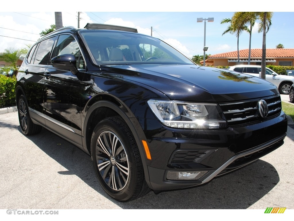 Deep Black Pearl 2018 Volkswagen Tiguan SEL Exterior Photo #128047420