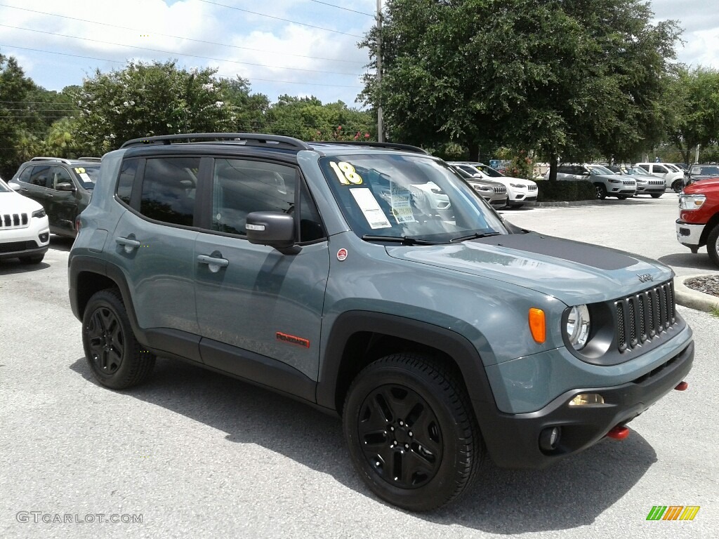 2018 Renegade Trailhawk 4x4 - Anvil / Black photo #7