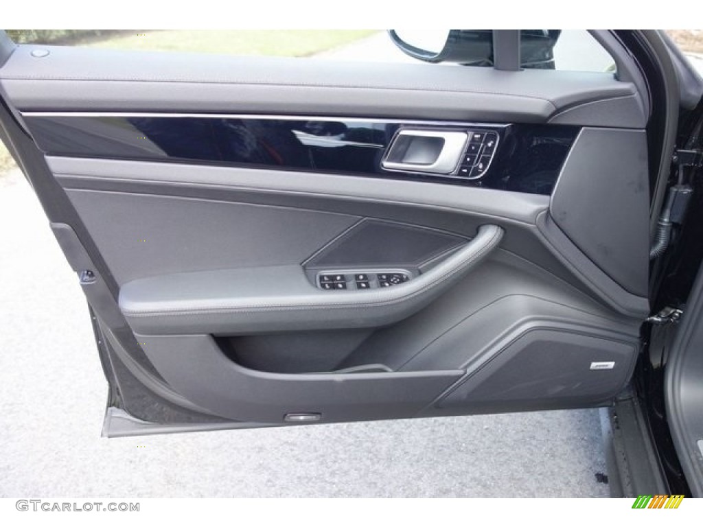 2018 Porsche Panamera 4 Sport Turismo Door Panel Photos