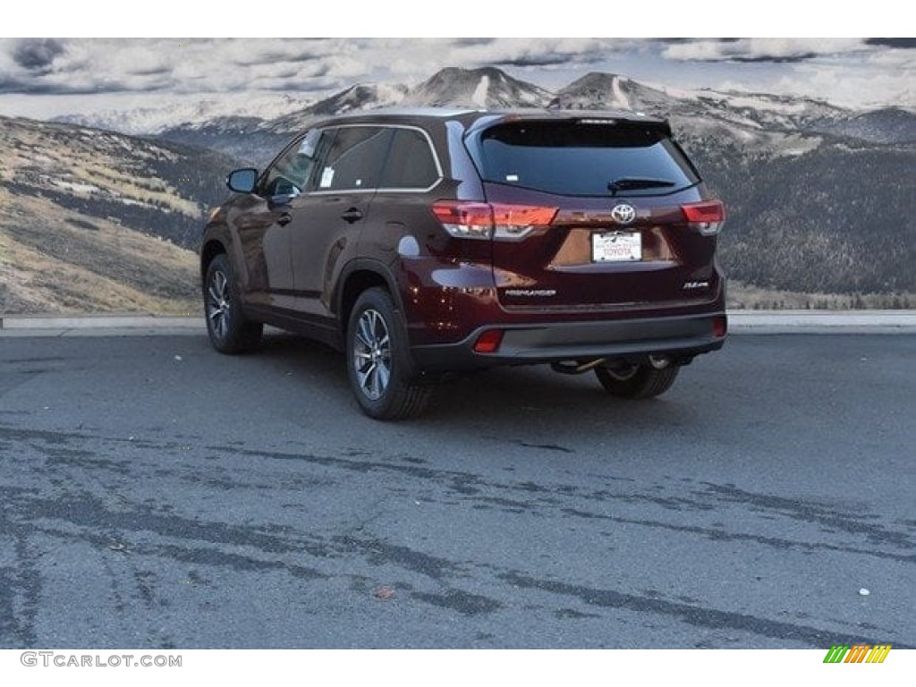 2018 Highlander XLE AWD - Ooh La La Rouge Mica / Almond photo #3