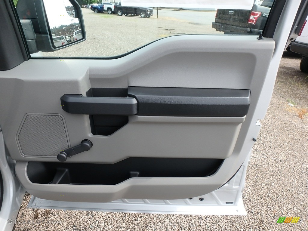 2018 F150 XL Regular Cab 4x4 - Ingot Silver / Earth Gray photo #4