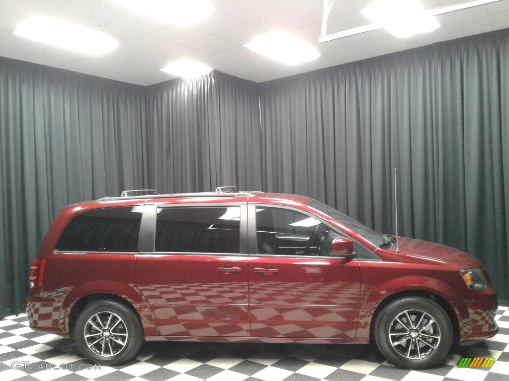 2017 Grand Caravan GT - Octane Red / Black photo #5