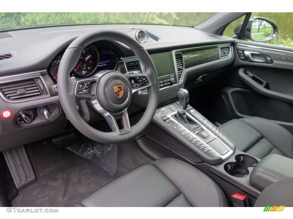 Black Interior 2018 Porsche Macan GTS Photo #128068814