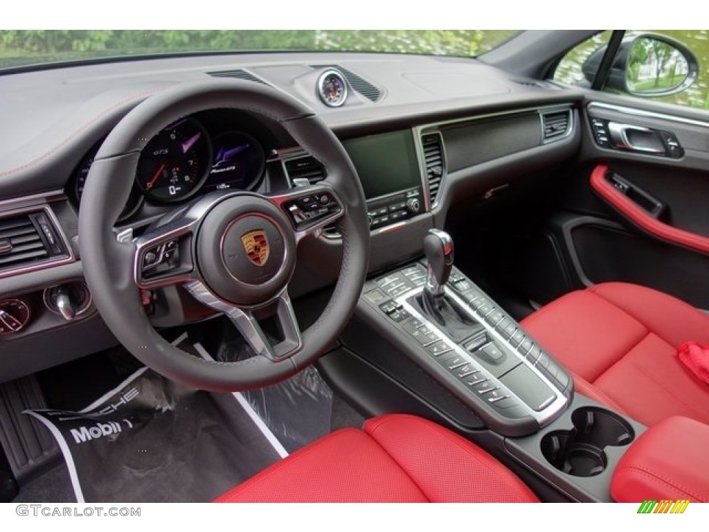 Black/Garnet Red Interior 2018 Porsche Macan GTS Photo #128078674