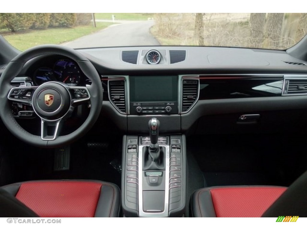 2018 Porsche Macan Standard Macan Model Black/Garnet Red Dashboard Photo #128081293