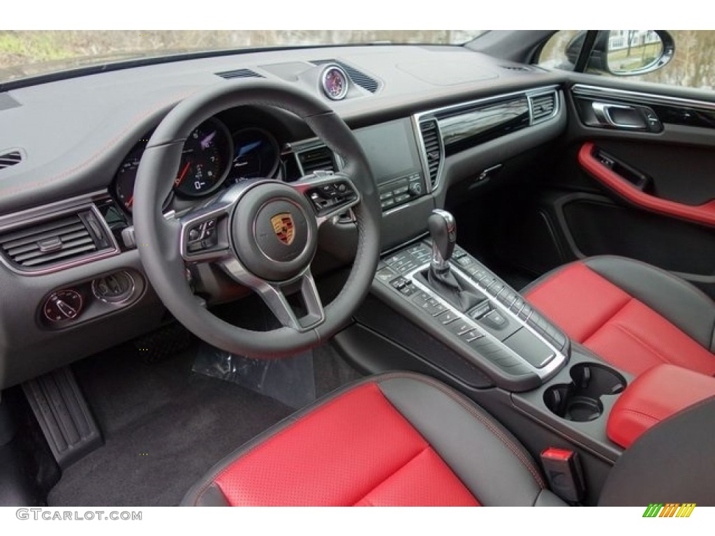 Black/Garnet Red Interior 2018 Porsche Macan Standard Macan Model Photo #128081365