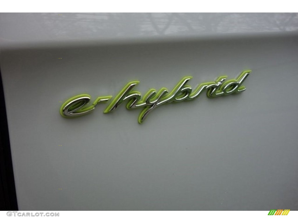 2018 Porsche Panamera Turbo S E-Hybrid Marks and Logos Photos