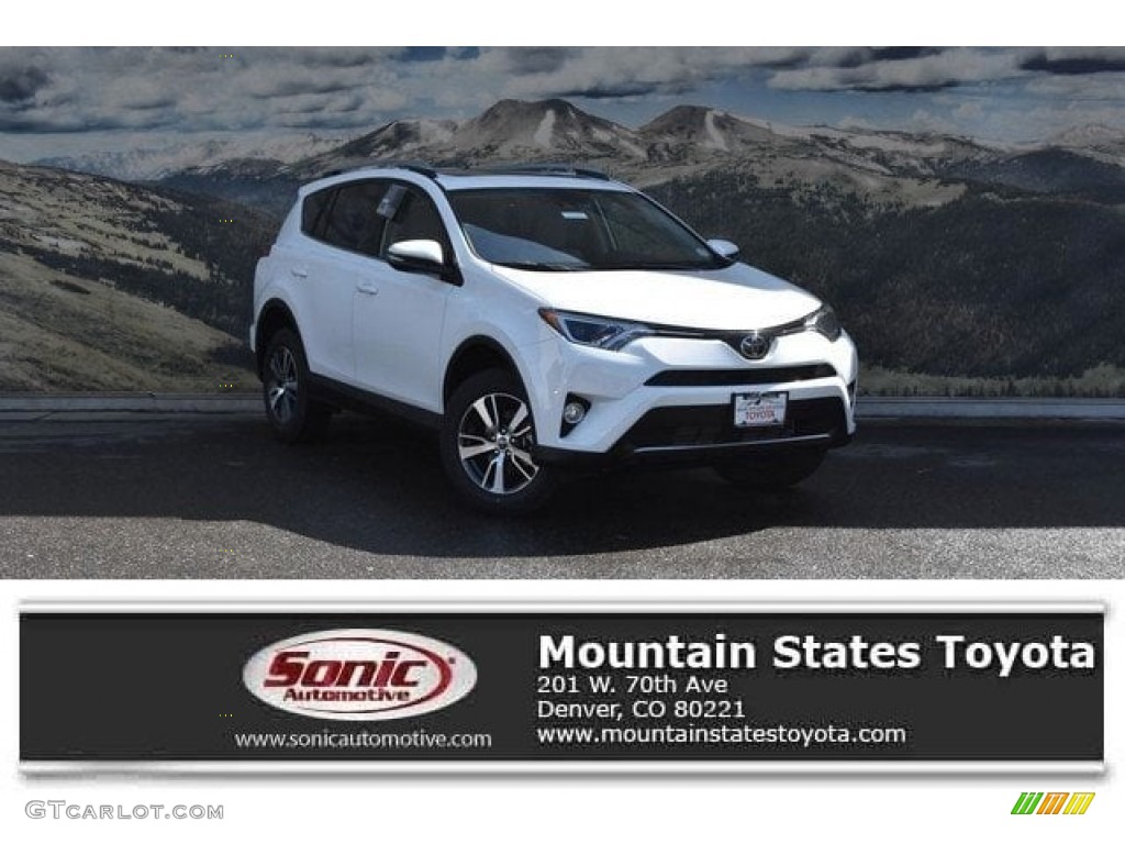 2018 RAV4 XLE - Super White / Black photo #1