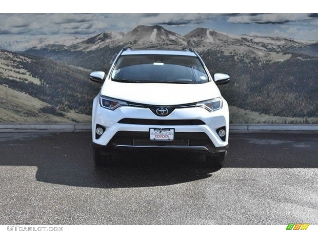 2018 RAV4 XLE - Super White / Black photo #2
