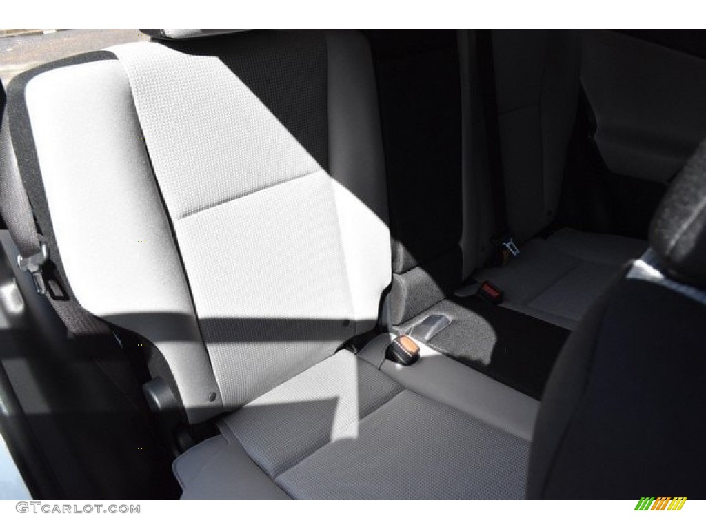 2018 RAV4 XLE - Super White / Black photo #19