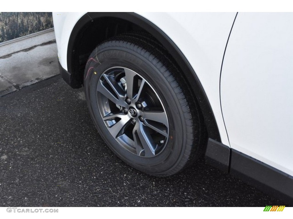 2018 RAV4 XLE - Super White / Black photo #32