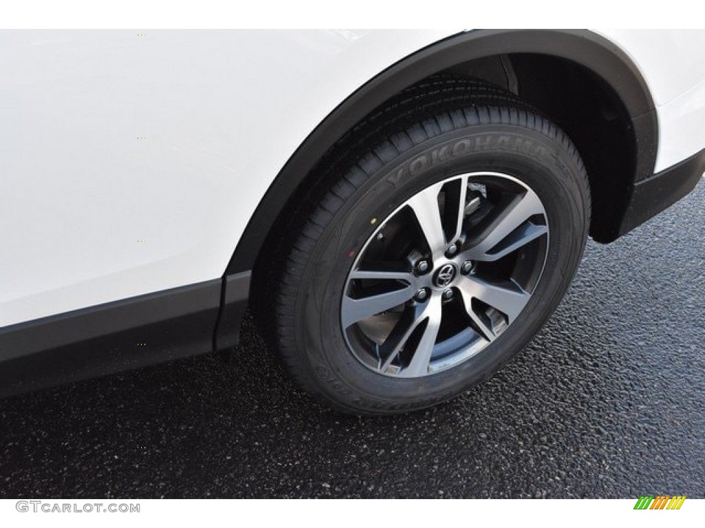 2018 RAV4 XLE - Super White / Black photo #33