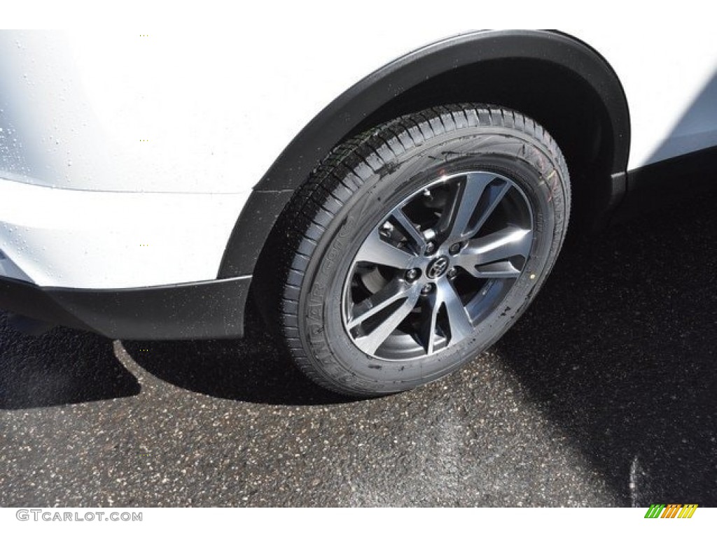2018 RAV4 XLE - Super White / Black photo #34