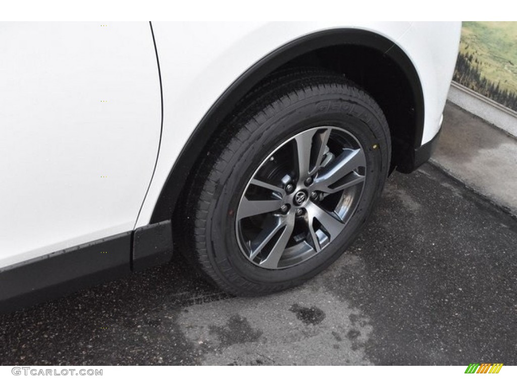 2018 RAV4 XLE - Super White / Black photo #35