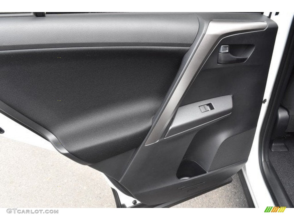 2018 RAV4 LE - Super White / Black photo #20