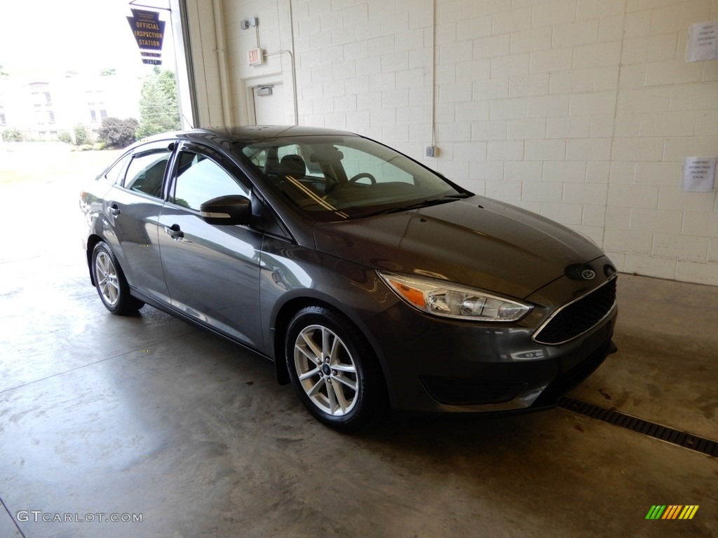 2015 Focus SE Sedan - Magnetic Metallic / Charcoal Black photo #1