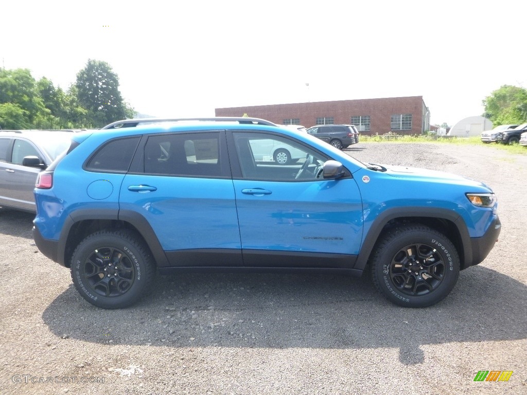 2019 Cherokee Trailhawk 4x4 - Hydro Blue Pearl / Black photo #6