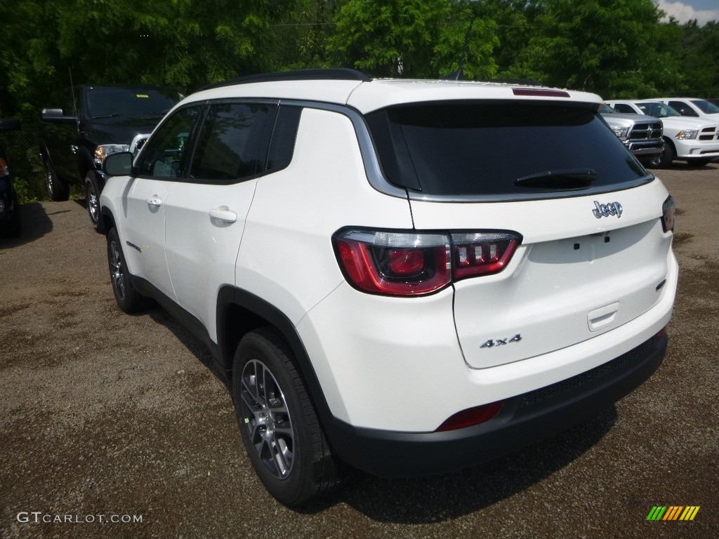 2018 Compass Latitude 4x4 - White / Black photo #3