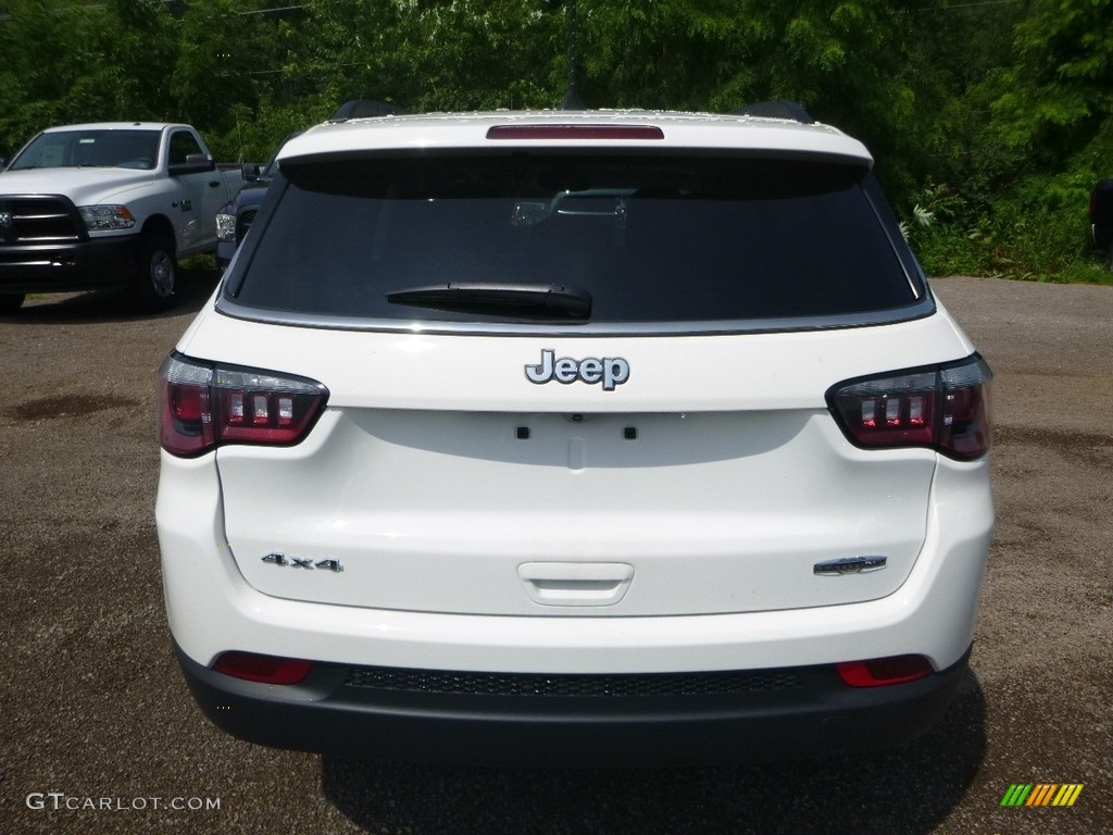 2018 Compass Latitude 4x4 - White / Black photo #4