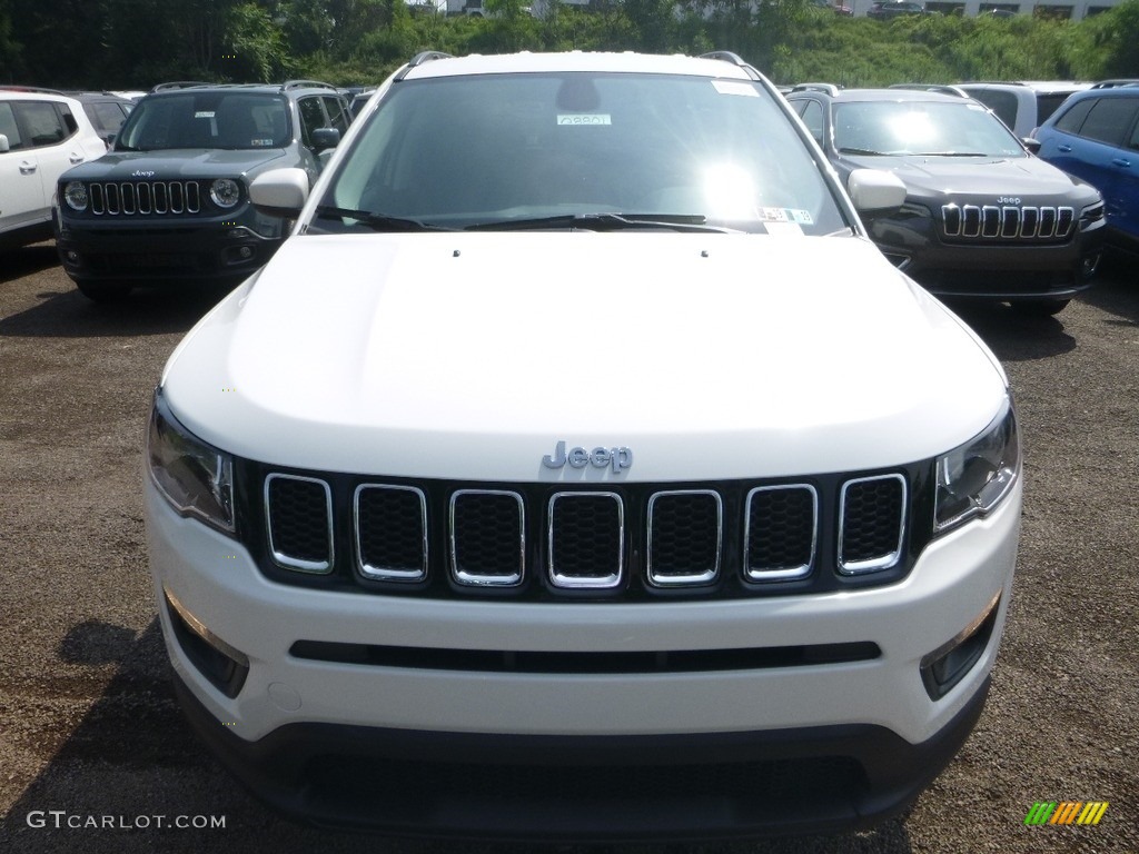 2018 Compass Latitude 4x4 - White / Black photo #8