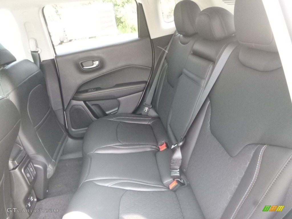 2018 Compass Latitude 4x4 - White / Black photo #12