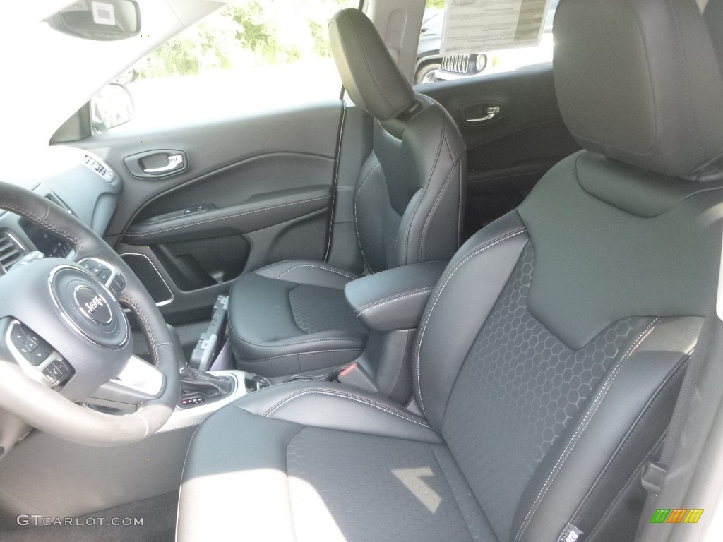 2018 Compass Latitude 4x4 - White / Black photo #14