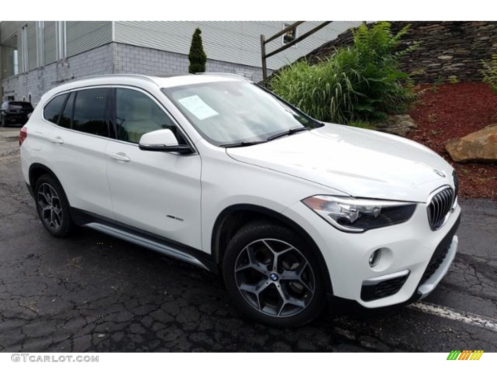 2018 X1 xDrive28i - Alpine White / Canberra Beige photo #1