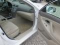 Super White - Camry LE Photo No. 32