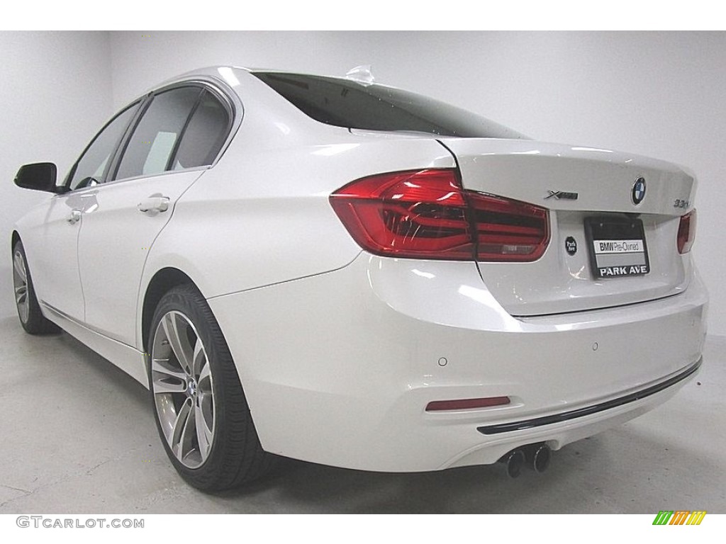 2018 3 Series 330i xDrive Sedan - Mineral White Metallic / Coral Red photo #3