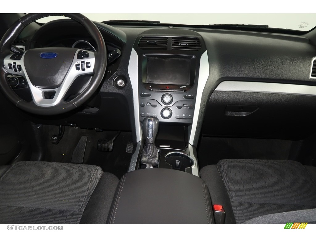 2015 Explorer XLT 4WD - Ingot Silver / Charcoal Black photo #16