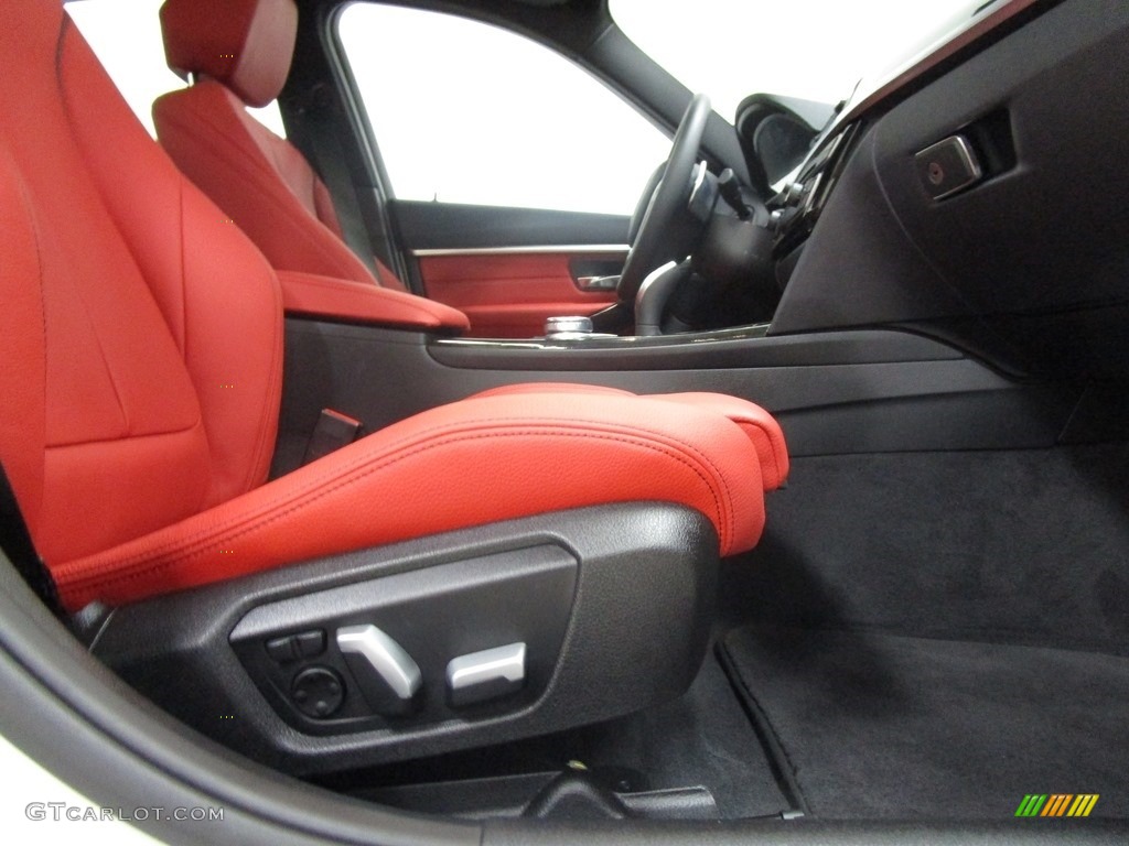2018 3 Series 330i xDrive Sedan - Mineral White Metallic / Coral Red photo #18