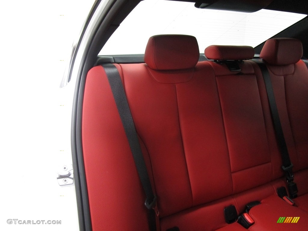 2018 3 Series 330i xDrive Sedan - Mineral White Metallic / Coral Red photo #20