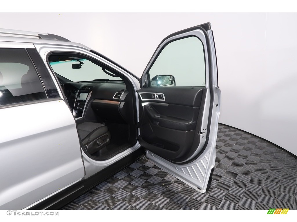 2015 Explorer XLT 4WD - Ingot Silver / Charcoal Black photo #30