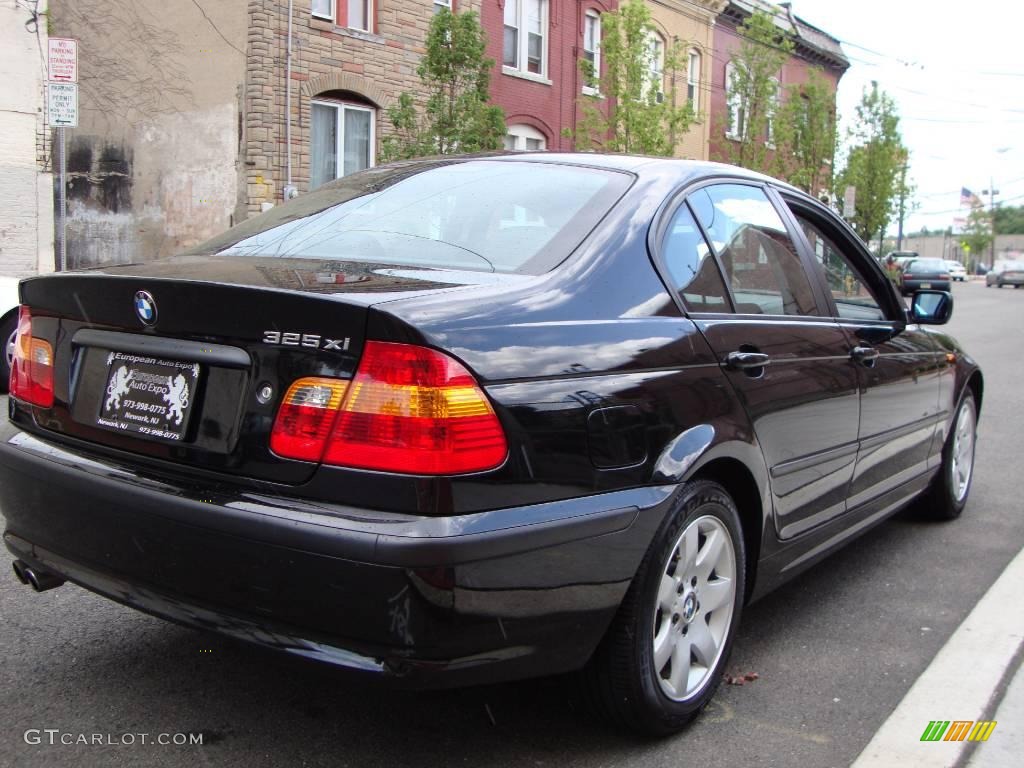 2004 3 Series 325xi Sedan - Jet Black / Black photo #3