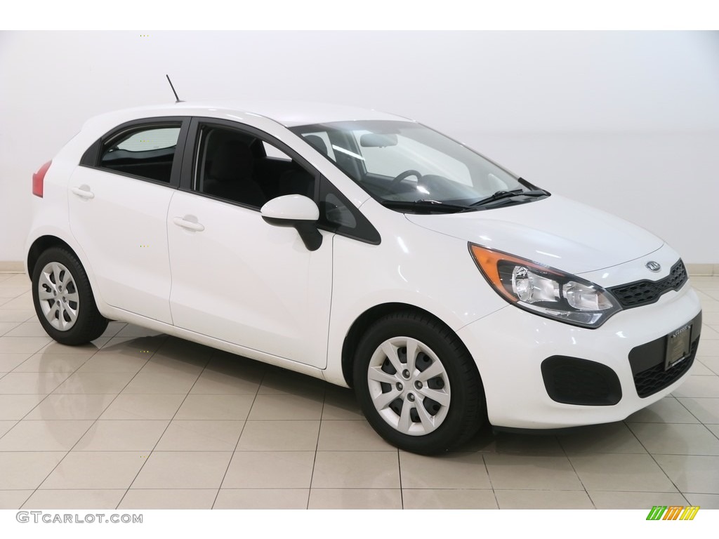 2012 Rio Rio5 LX Hatchback - Clear White / Black photo #1