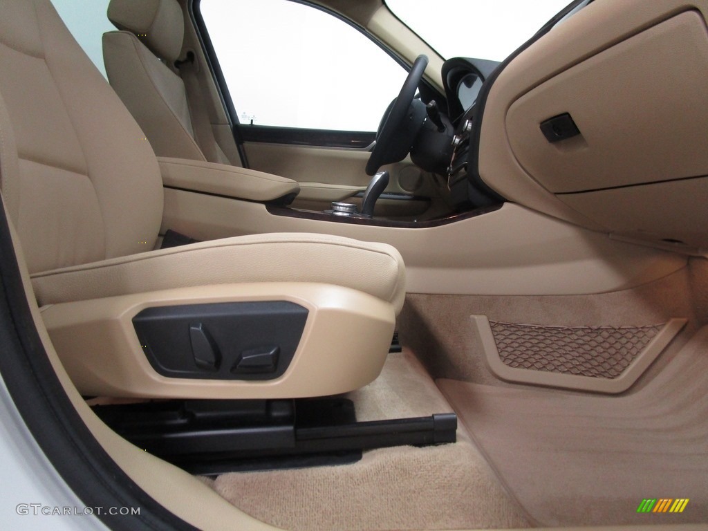 2016 X3 xDrive28i - Mineral White Metallic / Sand Beige photo #12