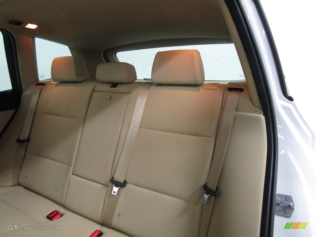 2016 X3 xDrive28i - Mineral White Metallic / Sand Beige photo #14