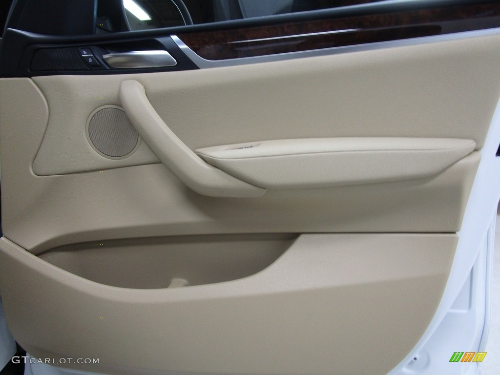 2016 X3 xDrive28i - Mineral White Metallic / Sand Beige photo #16