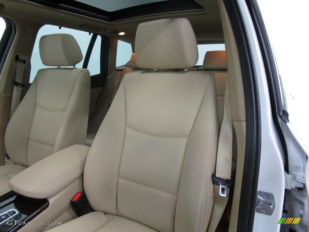 2016 X3 xDrive28i - Mineral White Metallic / Sand Beige photo #17