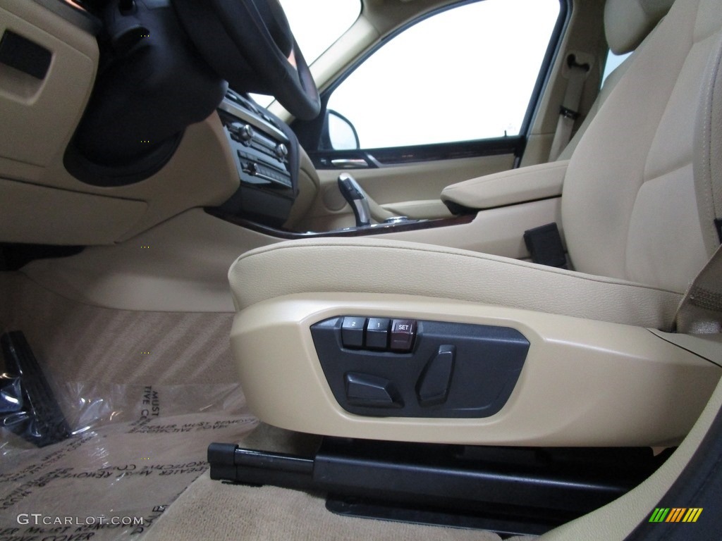 2016 X3 xDrive28i - Mineral White Metallic / Sand Beige photo #18