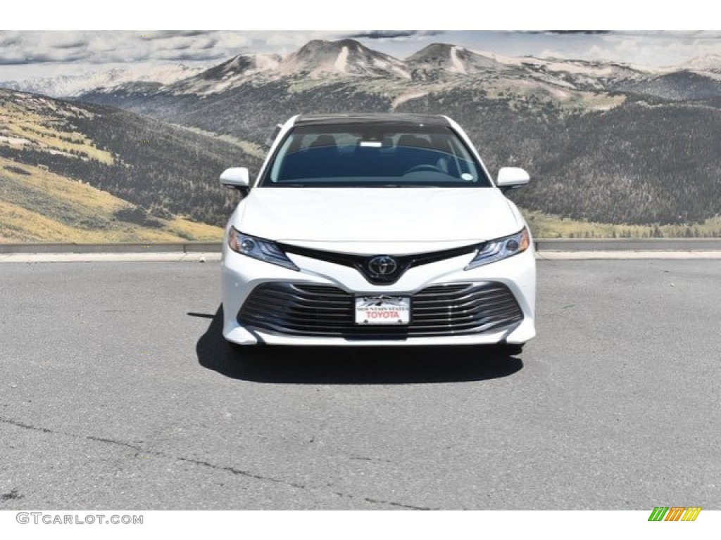 2018 Camry XLE - Wind Chill Pearl / Black photo #2